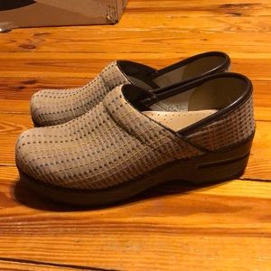 Dansko size 37 clogs